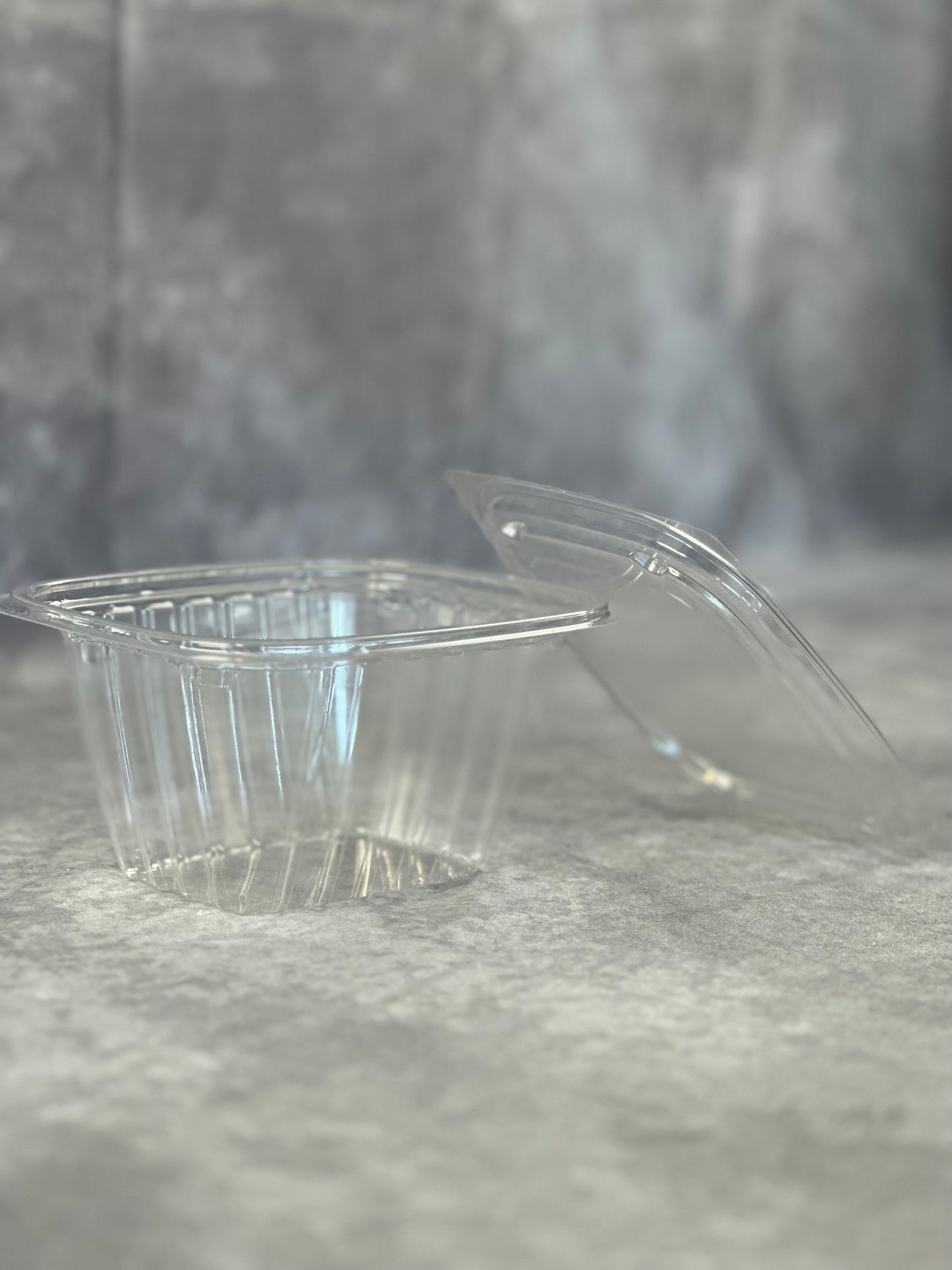 16 oz Clear Plastic Container with Lid - 250 Pieces